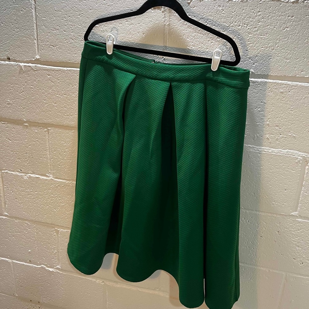 Green box-pleat Eloquii skirt size 16